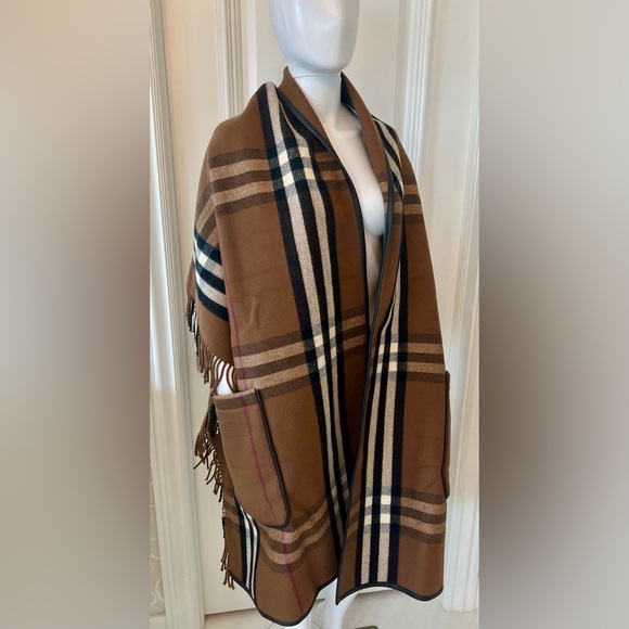 Burberry shawl BrownPlaid Shawl cape
luxurious double-faced cashmere & wool - Picture 4 of 11